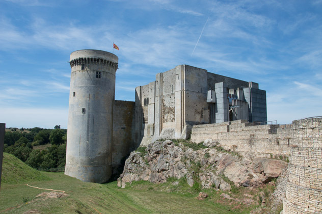 Le château de Guillaume le Conquérant et ses remparts